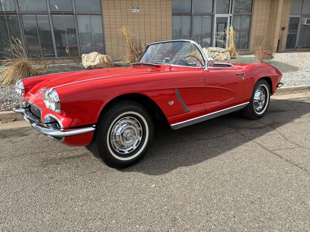 Chevrolet-Corvette-1962-Red-Black-123292-21