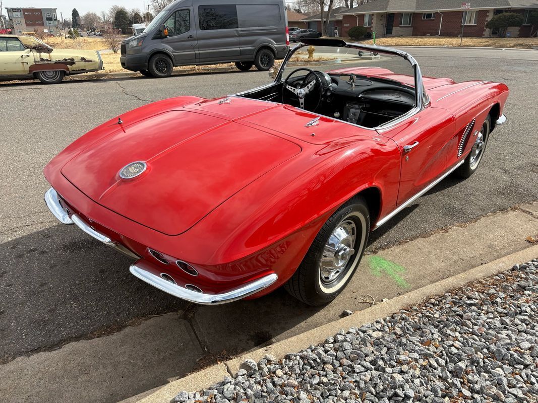 Chevrolet-Corvette-1962-Red-Black-123292-23