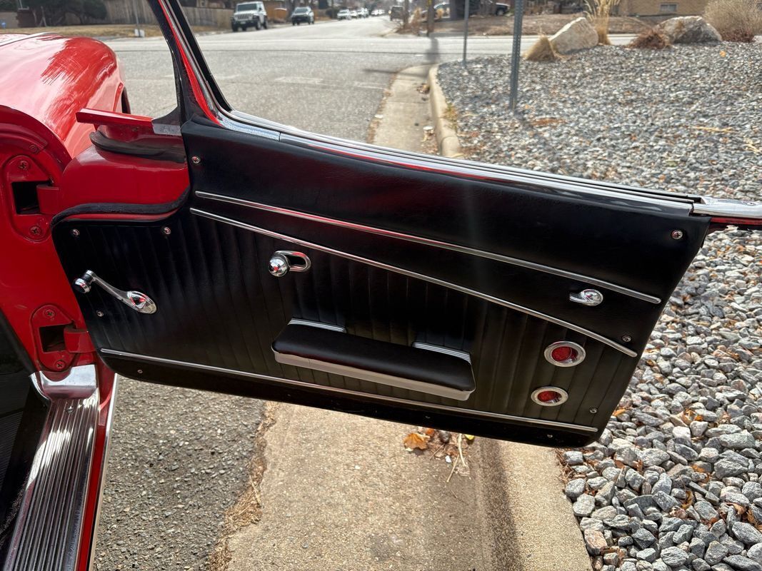 Chevrolet-Corvette-1962-Red-Black-123292-33