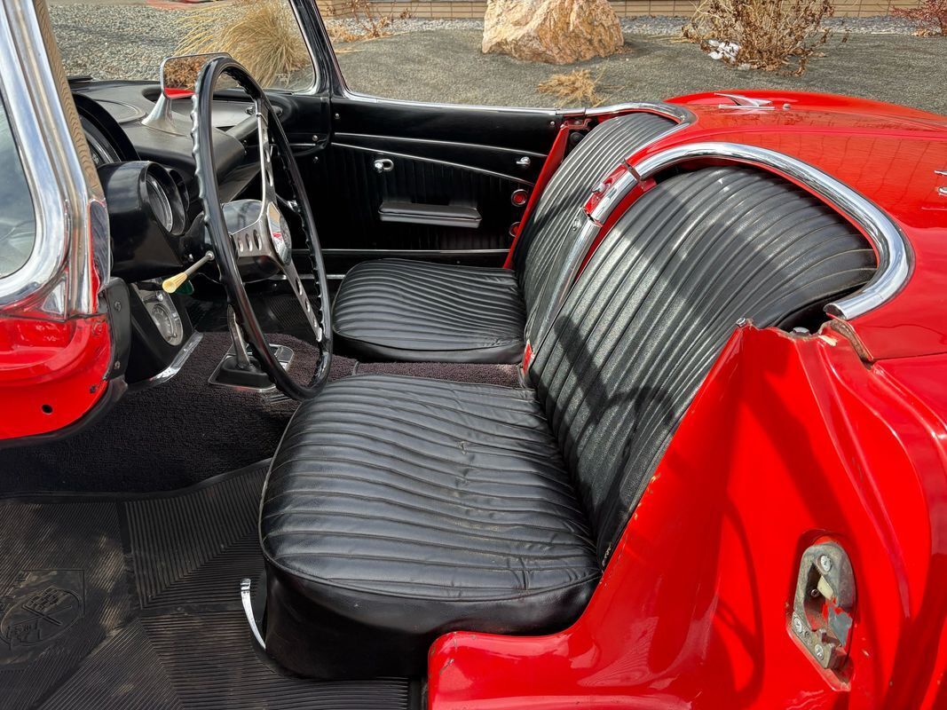 Chevrolet-Corvette-1962-Red-Black-123292-7