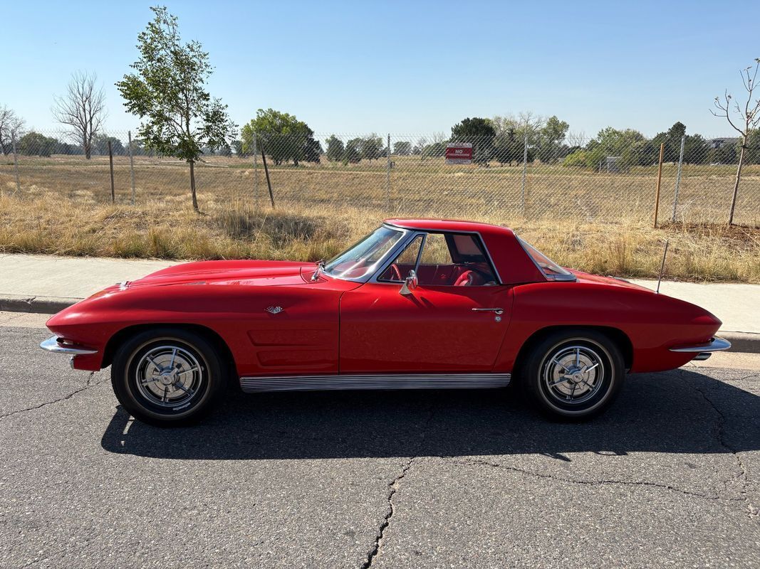 Chevrolet-Corvette-1963-Red-Black-134272-1