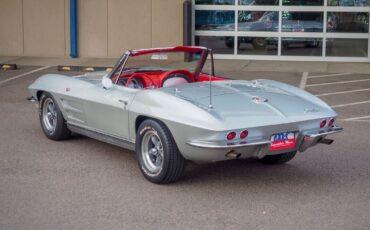 Chevrolet-Corvette-1963-Silver-Red-7952-1