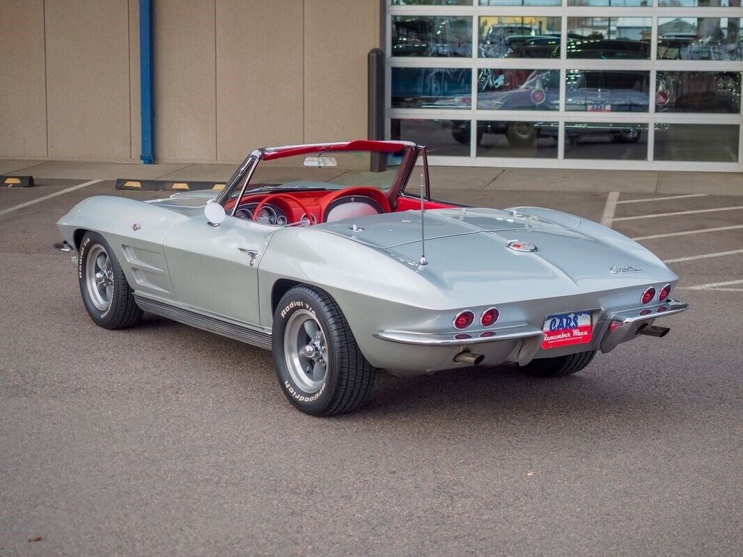 Chevrolet-Corvette-1963-Silver-Red-7952-1