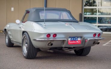 Chevrolet-Corvette-1963-Silver-Red-7952-10