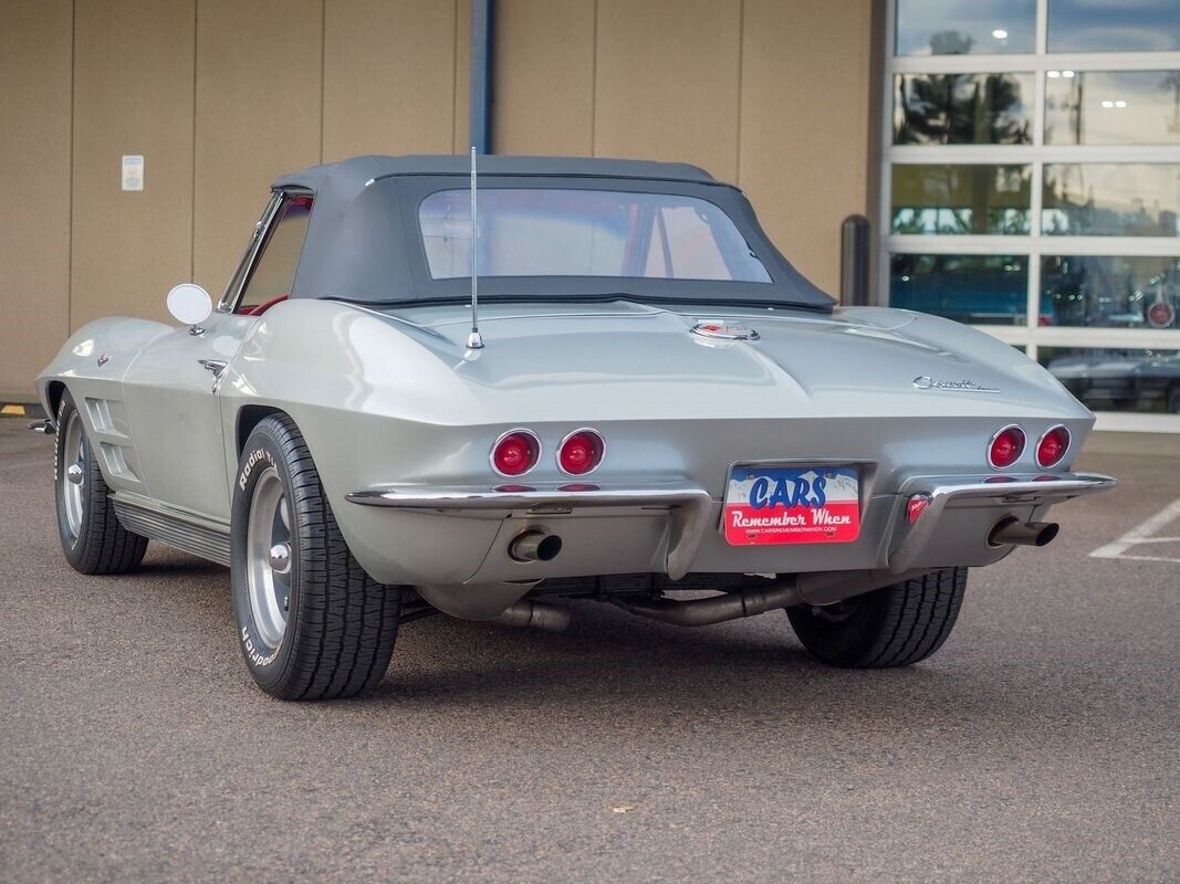 Chevrolet-Corvette-1963-Silver-Red-7952-10