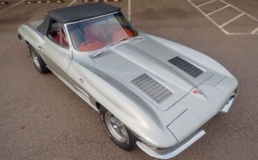 Chevrolet-Corvette-1963-Silver-Red-7952-11