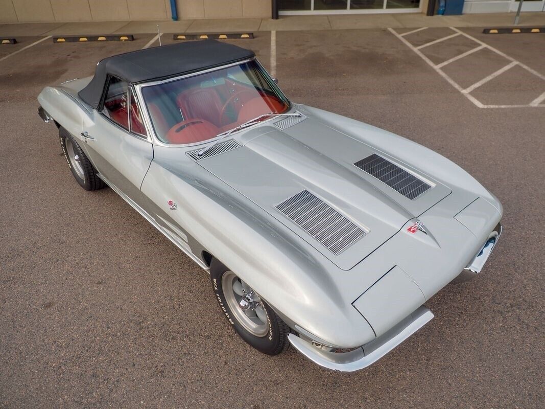 Chevrolet-Corvette-1963-Silver-Red-7952-11