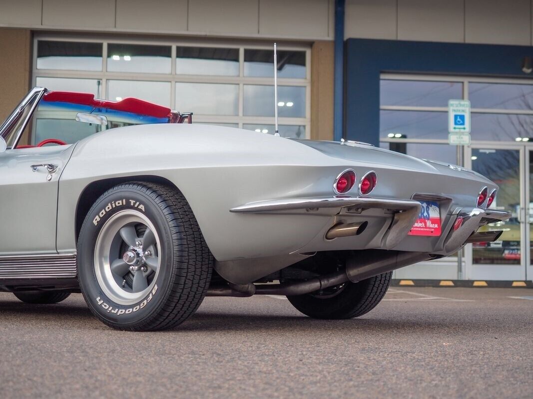 Chevrolet-Corvette-1963-Silver-Red-7952-4