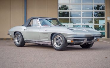 Chevrolet-Corvette-1963-Silver-Red-7952-5