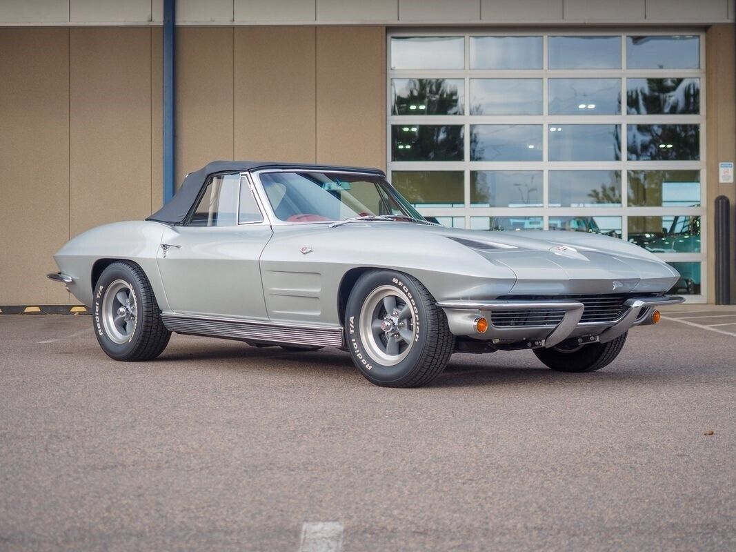 Chevrolet-Corvette-1963-Silver-Red-7952-5