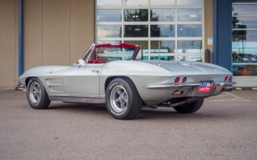 Chevrolet-Corvette-1963-Silver-Red-7952-7