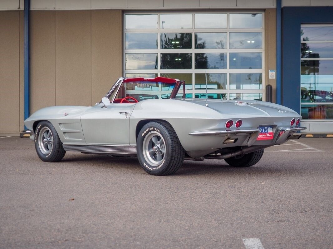 Chevrolet-Corvette-1963-Silver-Red-7952-7