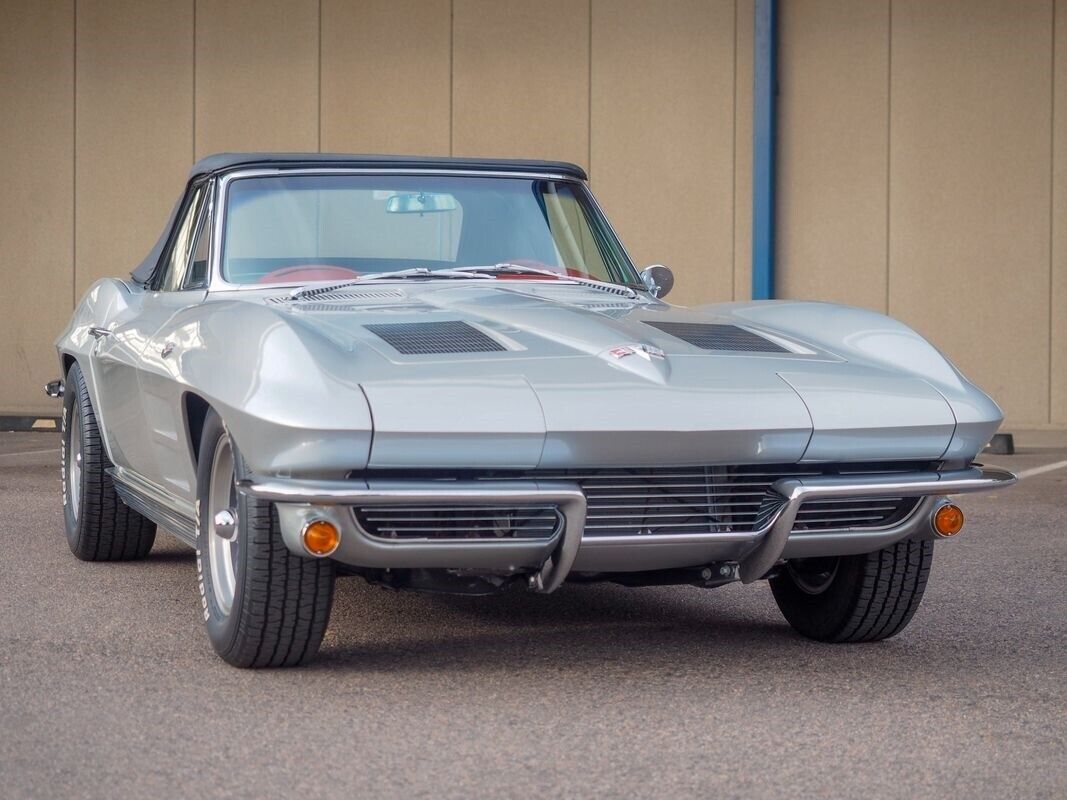 Chevrolet-Corvette-1963-Silver-Red-7952-8