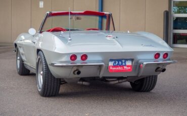 Chevrolet-Corvette-1963-Silver-Red-7952-9