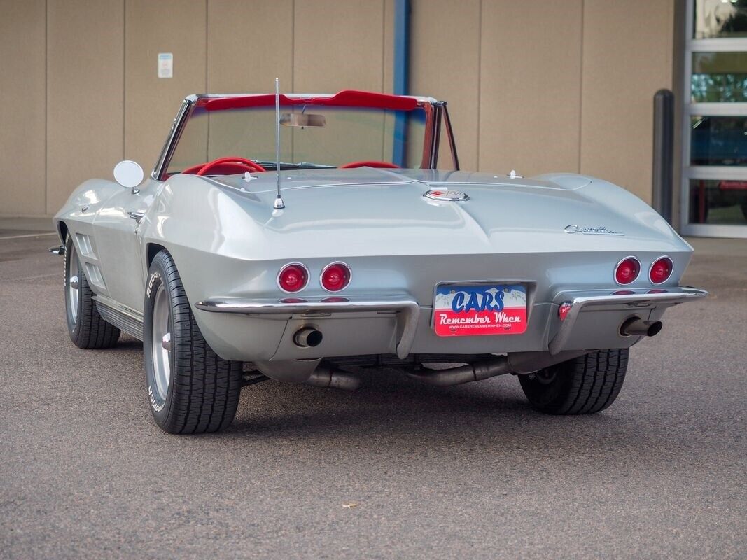 Chevrolet-Corvette-1963-Silver-Red-7952-9