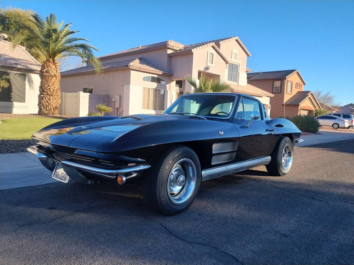 Chevrolet-Corvette-1964-198683-1