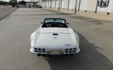 Chevrolet-Corvette-1964-White-Black-15084-10