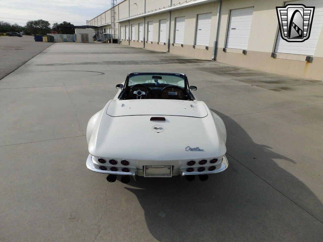 Chevrolet-Corvette-1964-White-Black-15084-10