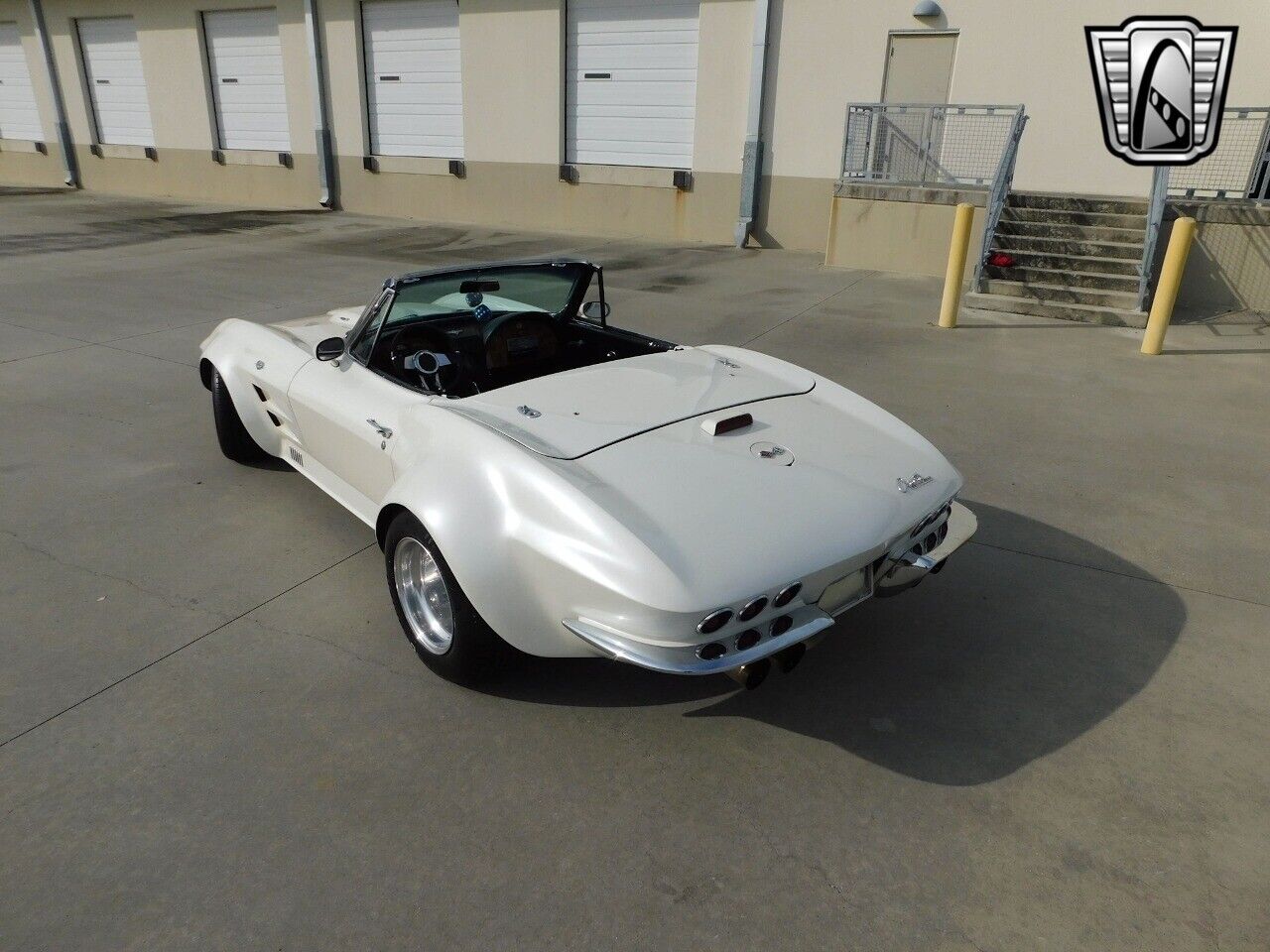 Chevrolet-Corvette-1964-White-Black-15084-11