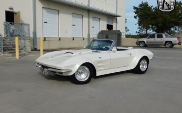 Chevrolet-Corvette-1964-White-Black-15084-2