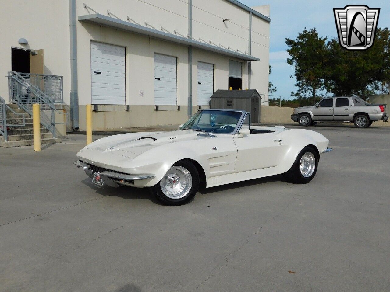 Chevrolet-Corvette-1964-White-Black-15084-2