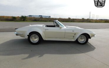 Chevrolet-Corvette-1964-White-Black-15084-4