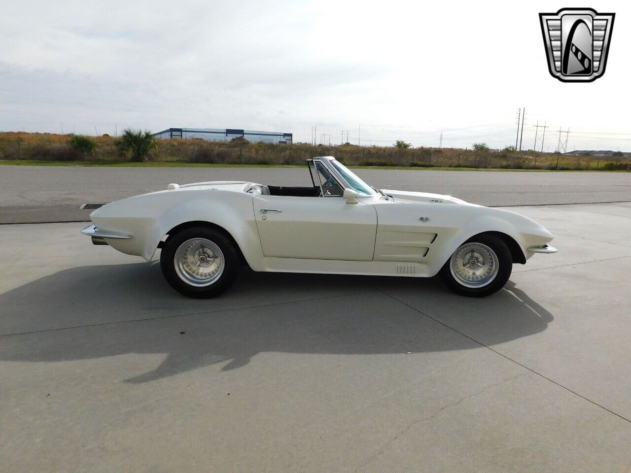 Chevrolet-Corvette-1964-White-Black-15084-4