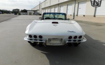 Chevrolet-Corvette-1964-White-Black-15084-5