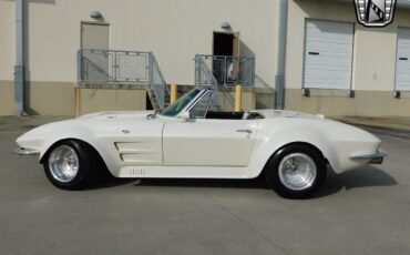 Chevrolet-Corvette-1964-White-Black-15084-6