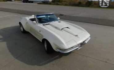 Chevrolet-Corvette-1964-White-Black-15084-8