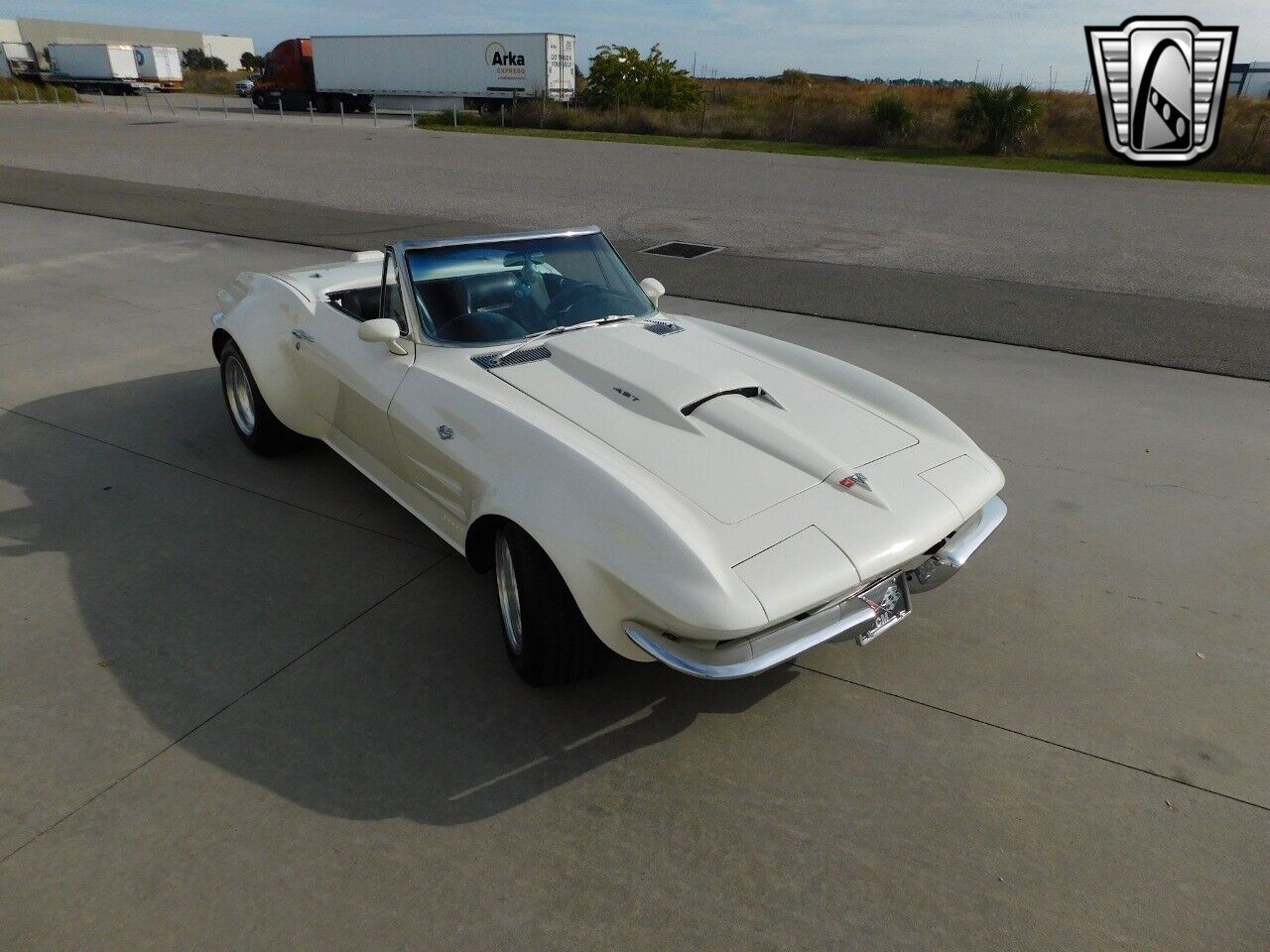 Chevrolet-Corvette-1964-White-Black-15084-8