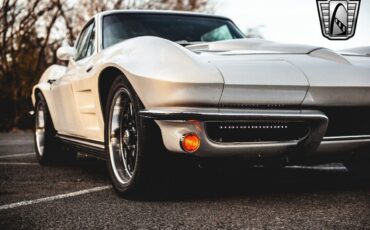 Chevrolet-Corvette-1964-White-Tan-1749-11