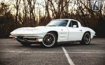 Chevrolet-Corvette-1964-White-Tan-1749-2