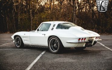 Chevrolet-Corvette-1964-White-Tan-1749-4