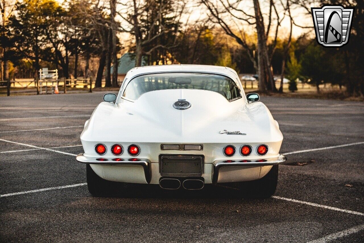 Chevrolet-Corvette-1964-White-Tan-1749-5