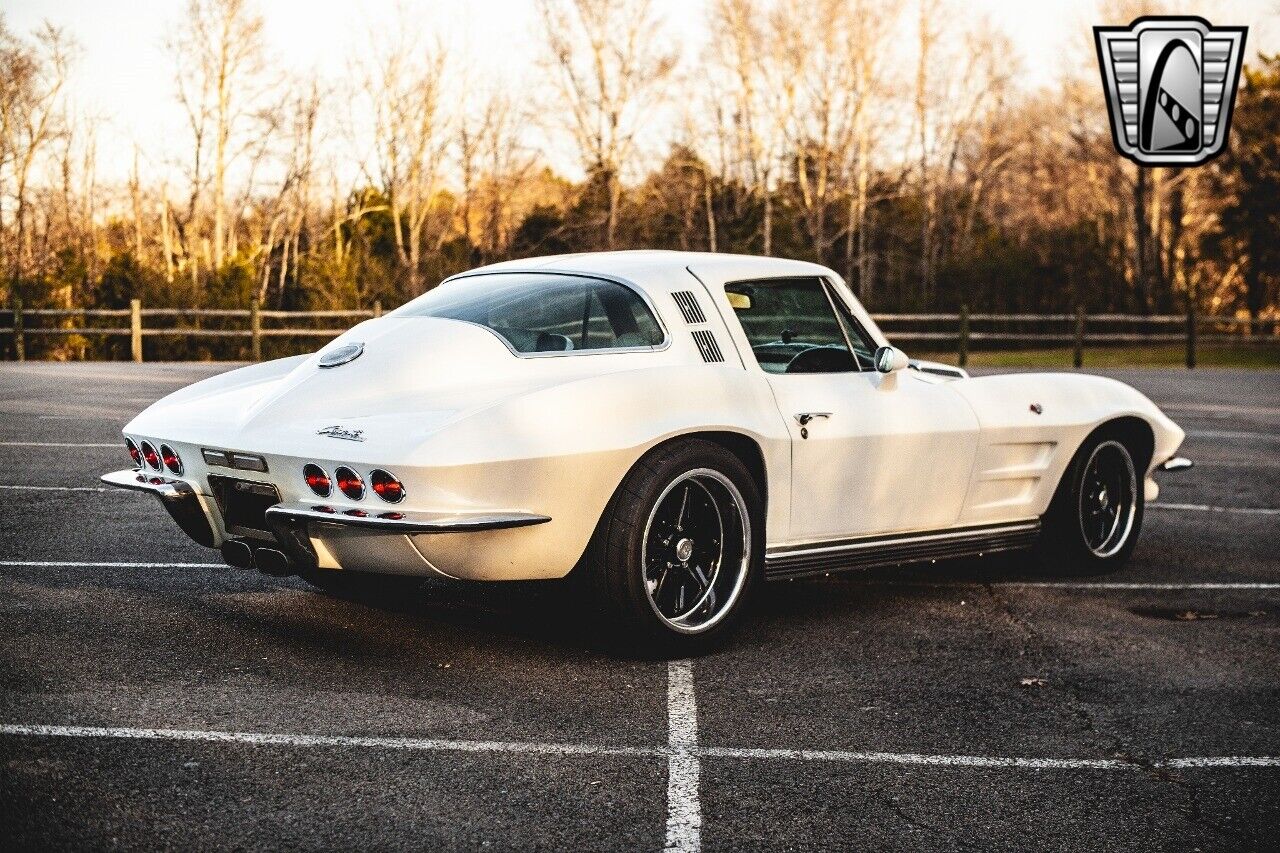 Chevrolet-Corvette-1964-White-Tan-1749-6