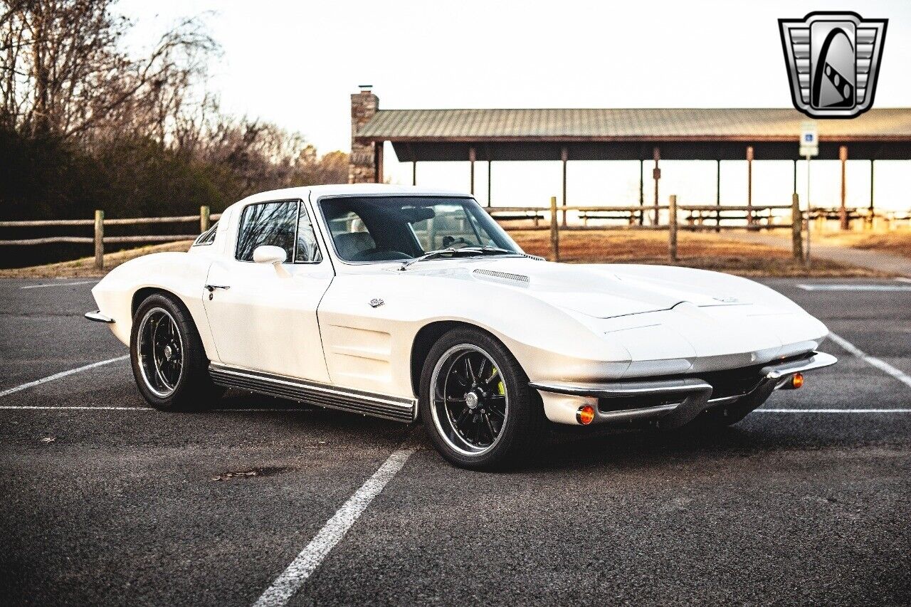 Chevrolet-Corvette-1964-White-Tan-1749-8