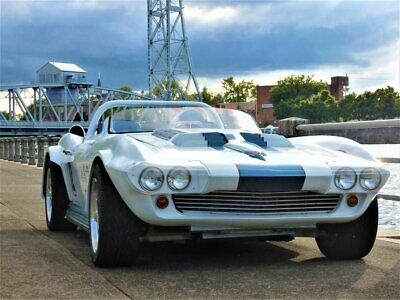 Chevrolet-Corvette-1964-White-Teal-35961-1