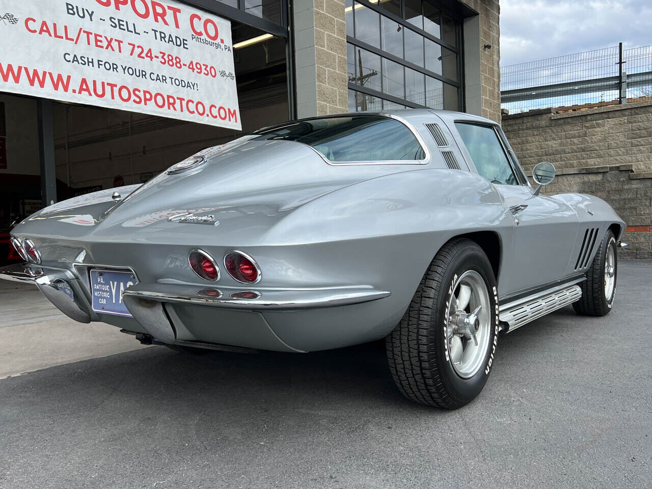 Chevrolet-Corvette-1965-Silver-Black-18516-6