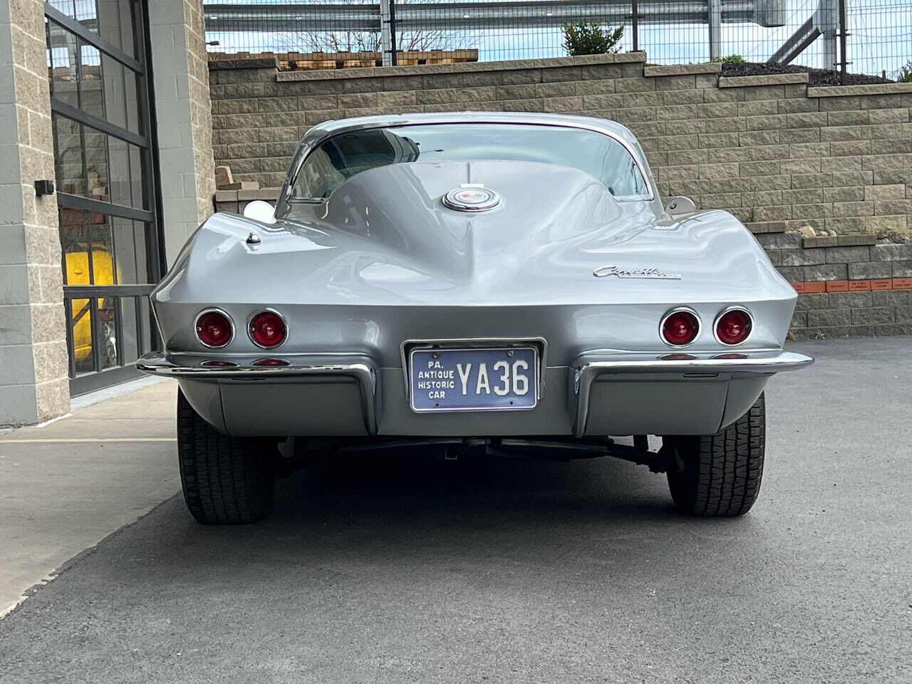 Chevrolet-Corvette-1965-Silver-Black-18516-7