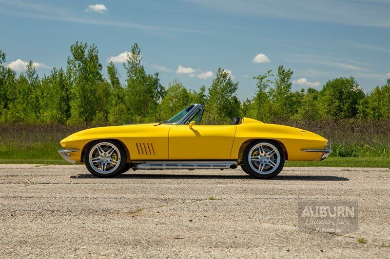 Chevrolet-Corvette-1965-Yellow-Black-7461-12