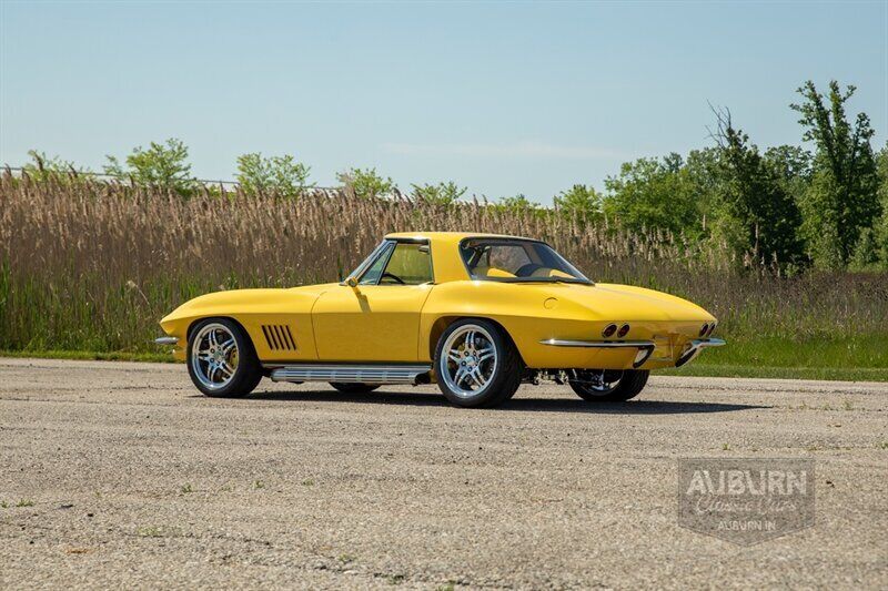 Chevrolet-Corvette-1965-Yellow-Black-7461-2