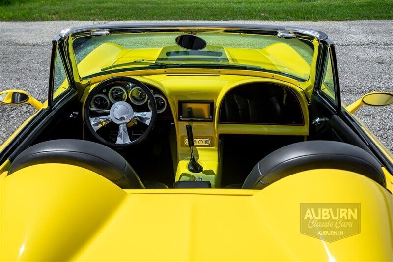 Chevrolet-Corvette-1965-Yellow-Black-7461-20