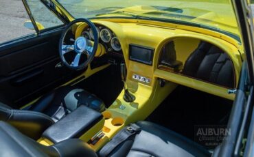 Chevrolet-Corvette-1965-Yellow-Black-7461-21