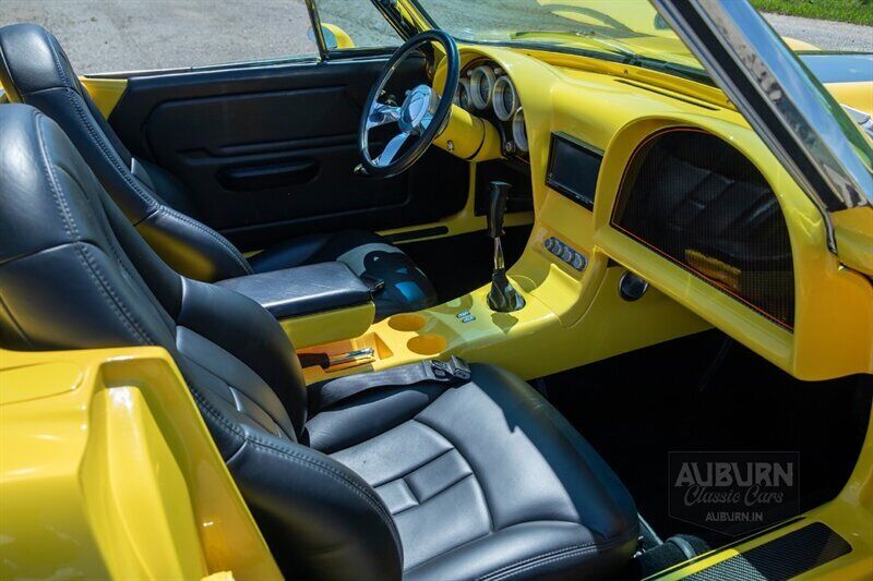 Chevrolet-Corvette-1965-Yellow-Black-7461-22