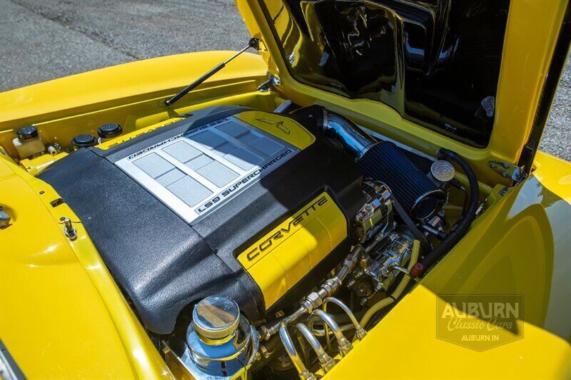 Chevrolet-Corvette-1965-Yellow-Black-7461-24