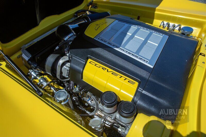 Chevrolet-Corvette-1965-Yellow-Black-7461-27