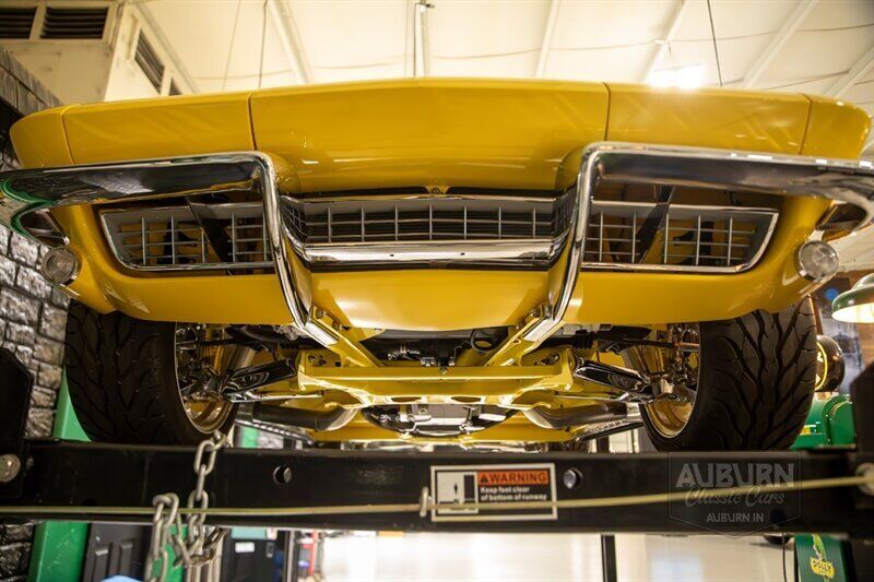 Chevrolet-Corvette-1965-Yellow-Black-7461-28