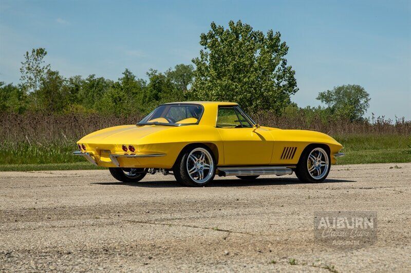 Chevrolet-Corvette-1965-Yellow-Black-7461-4