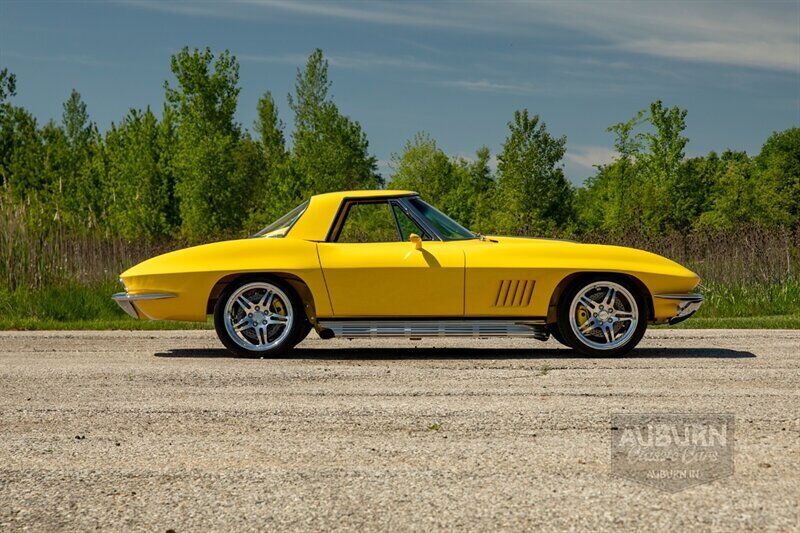 Chevrolet-Corvette-1965-Yellow-Black-7461-5